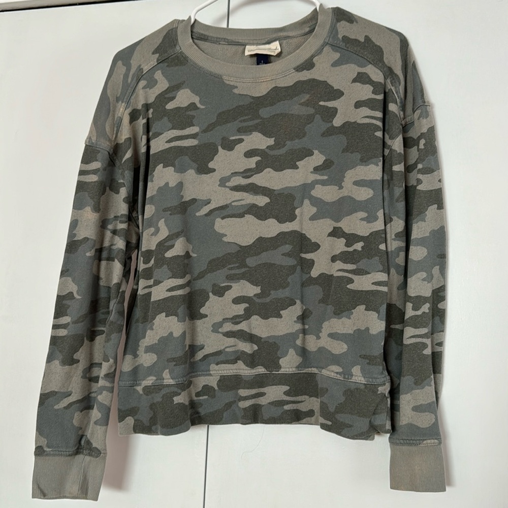 Sweatshirt small